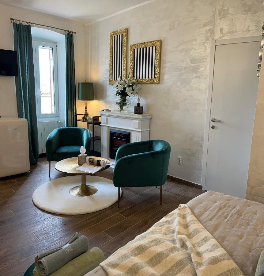 La Dolce Vita Luxury II Apartments With Best Free Private Parking In Center Pula Exterior photo