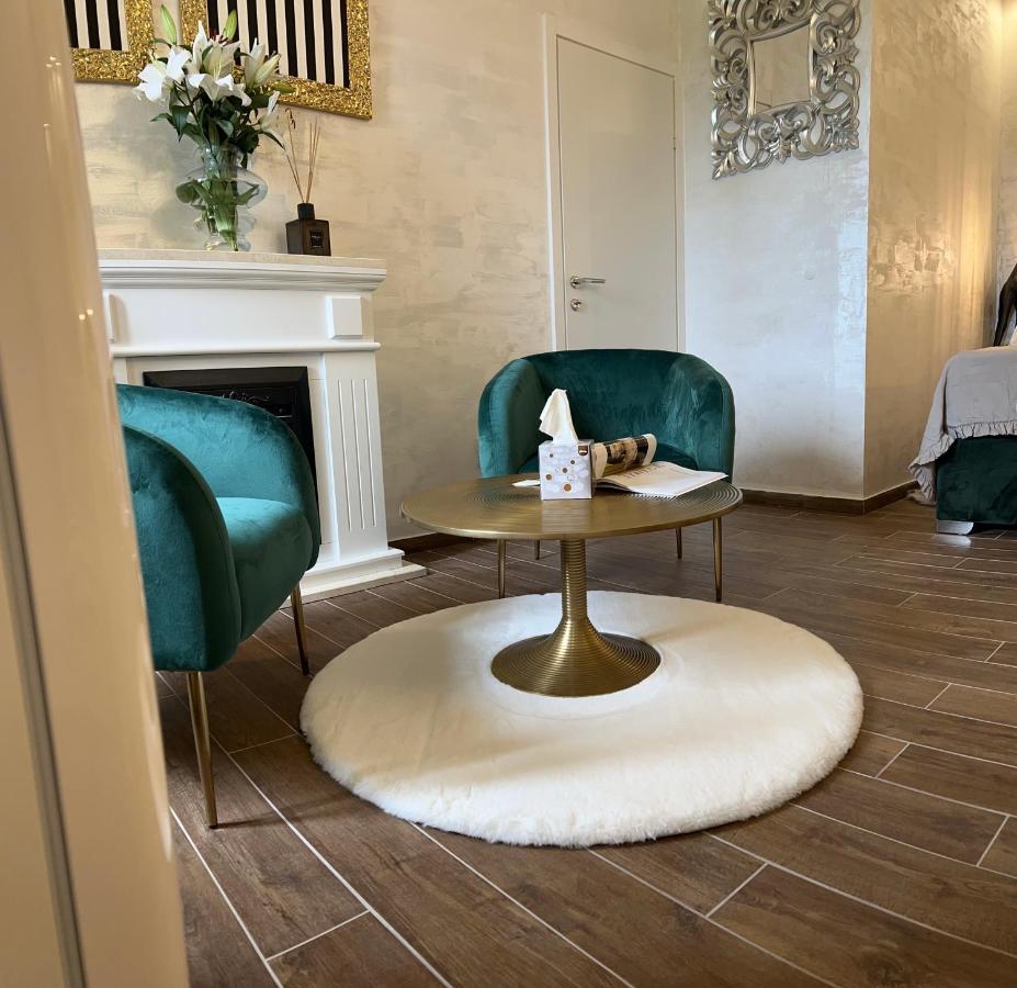 La Dolce Vita Luxury II Apartments With Best Free Private Parking In Center Pula Exterior photo