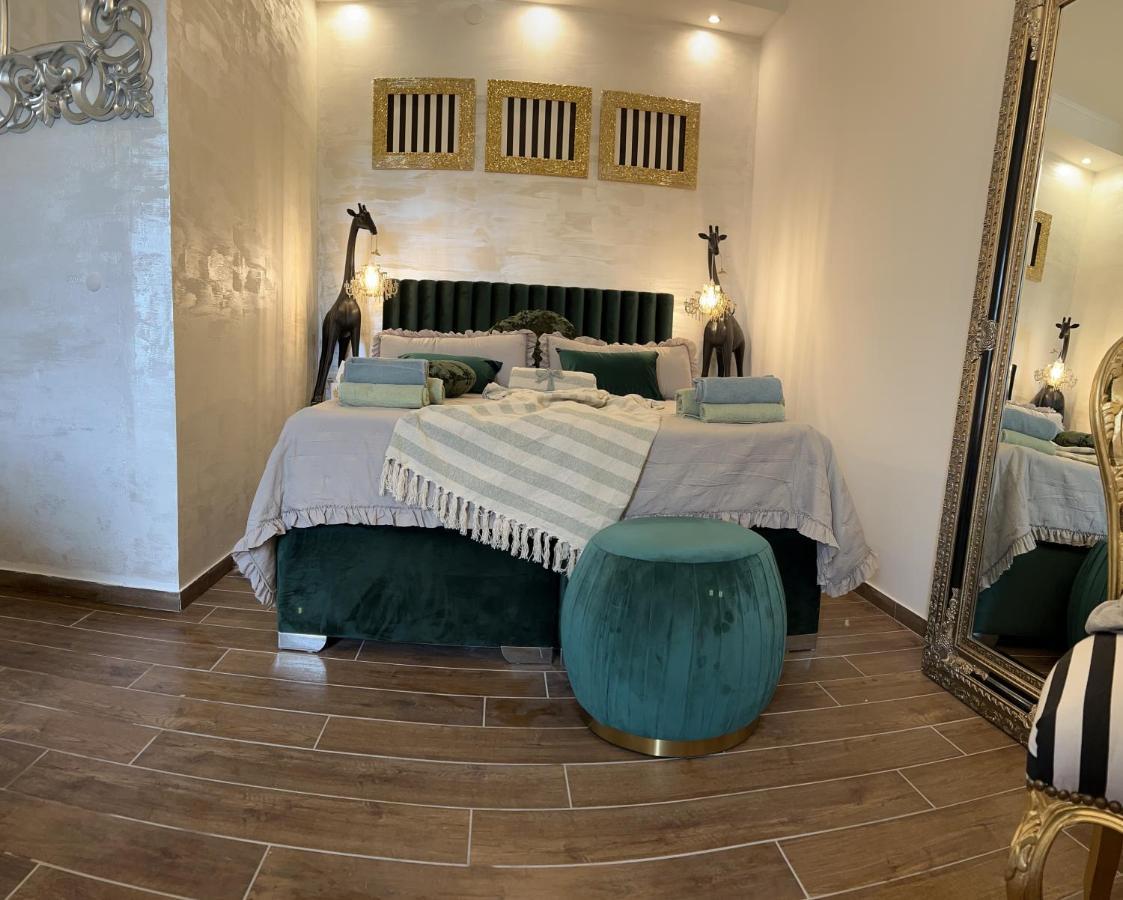 La Dolce Vita Luxury II Apartments With Best Free Private Parking In Center Pula Exterior photo