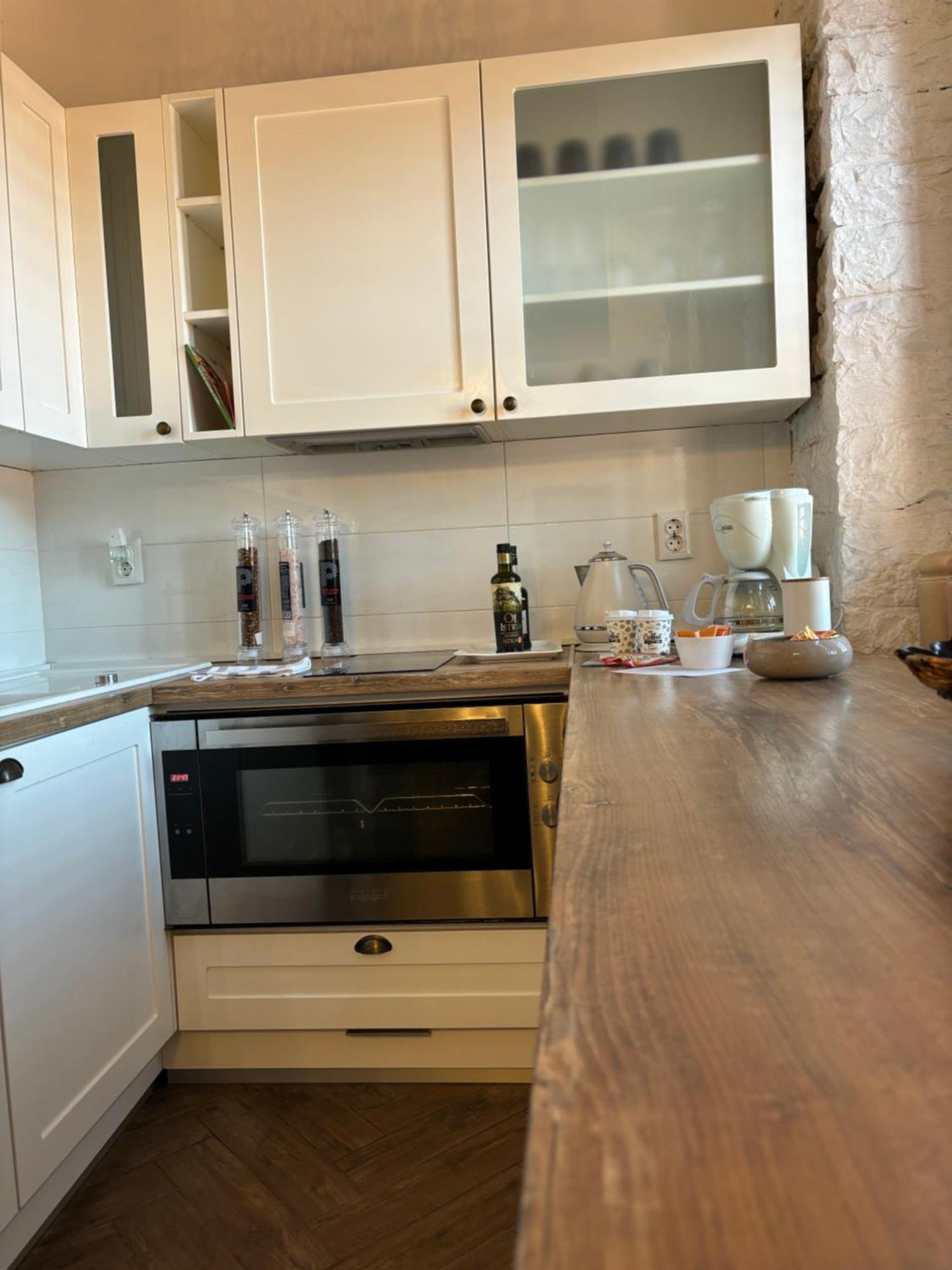 La Dolce Vita Luxury II Apartments With Best Free Private Parking In Center Pula Exterior photo